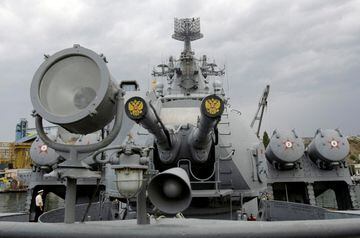 FILE PHOTO: Russia's coat of arms, the double headed eagle, is seen on covers of the missile cruiser Moskva in the Ukrainian Black Sea port of Sevastopol September 16, 2008. REUTERS/Denis Sinyakov/File Photo