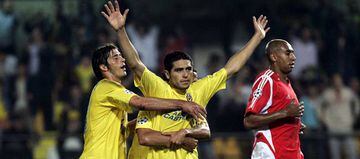 Riquelme, ex jugador del Villarreal, celebra un gol frente al Benfica en Champions.