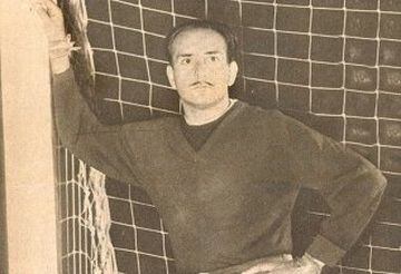 Entre los ídolos máximos de Colo Colo, Misael Escuti fue campeón con Colo Colo en 1947, 1953, 1956, 1960 y 1963.  Seleccionado en el Mundial 62. 