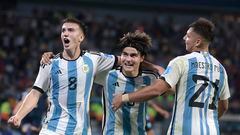 Host nation Argentina through to the last-16