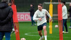 Psv Dutch forward Luuk De jong plays the ball during a training session on the eve of the UEFA Champions League round of 16, first leg football match between against Borussia Dortmund at the Psv camp in Eindhoven on February 19, 2024. (Photo by JOHN THYS / AFP)