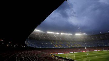 Football Soccer - FC Barcelona v Arsenal - UEFA Champions League Round of 16 Second Leg - The Nou Camp, Barcelona, Spain - 16/3/16
 General view of heavy rain ahead of the match
 Action Images via Reuters / Carl Recine
 Livepic
 EDITORIAL USE ONLY.