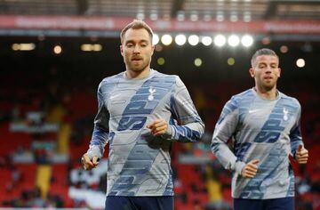 Tottenham Hotspur's Christian Eriksen and Toby Alderweireld during the warm-up at Anfield