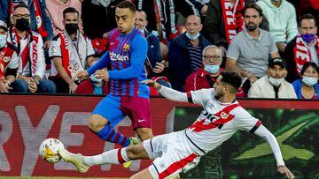 Sergiño Dest misses clear goal again for Barcelona