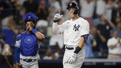 NEW YORK, NEW YORK - JULY 29: Aaron Judge #99 of the New York Yankees reacts after his eighth inning grand slam home run as MJ Melendez #1 of the Kansas City Royals looks at Yankee Stadium on July 29, 2022 in New York City.   Jim McIsaac/Getty Images/AFP
== FOR NEWSPAPERS, INTERNET, TELCOS & TELEVISION USE ONLY ==