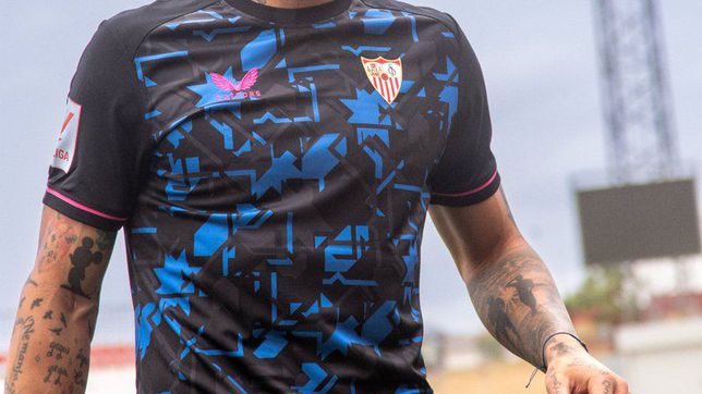 El Sevilla estrenará en Eindhoven su camiseta azul y negra