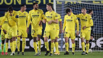 Villarreal&#039;s Gerard Moreno  (R) celebrate after scoring the 2-0 goal with his teammate   during Europa League  match round of 16 Second leg  between Villarreal CF and Dynamo Kyiv   at  La Ceramica   stadium. In Villarreal on March 18, 2021.