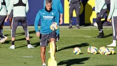 Quique Setién, en un entrenamiento del Villarreal.