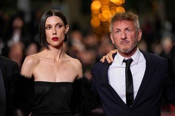 Raquel Nav y Sean Penn durante la alfombra roja del Festival de Cannes 2023.