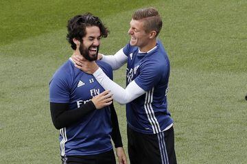 Toni Kroos has discovered the only way of stopping Isco.