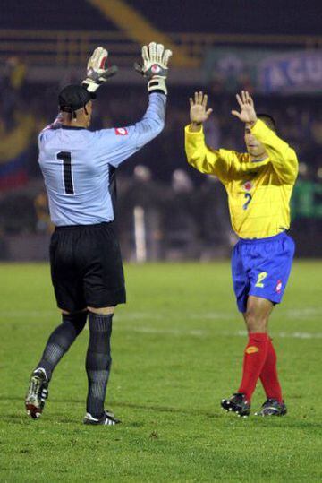Miguel Calero, en un partido de la Selección Colombia con Iván Ramiro Córdoba.