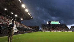 FORT LAUDERDALE, FLORIDA - AUGUST 02: A stadium employee looks on during a severe weather delay prior to the Leagues Cup 2023 Round of 32 match between Orlando City SC and Inter Miami CF at DRV PNK Stadium on August 02, 2023 in Fort Lauderdale, Florida.   Mike Ehrmann/Getty Images/AFP (Photo by Mike Ehrmann / GETTY IMAGES NORTH AMERICA / Getty Images via AFP)
