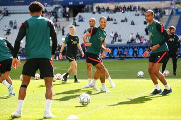 Liverpool entrenó este viernes en el Stade de France en la previa de la final que se jugará el sábado a partir de las 2 de la tarde. Luis Díaz fue protagonista con su alegría.