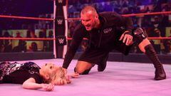 Randy Orton ataca a Alexa Bliss en Raw.