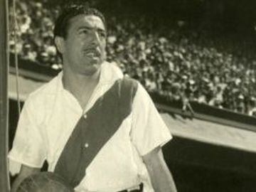 20. Ángel Labruna - Argentina. El histórico jugador de River Plate anotó 17 goles por la albiceleste y diez de ellos fueron en Copa América.