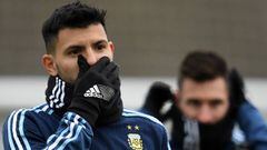 Argentina&#039;s Sergio Aguero (L) and Lionel Messi take part in a training session in Moscow on November 7, 2017. The team will face Russia in friendly match on November 11 and Nigeria on November 14. / AFP PHOTO / Kirill KUDRYAVTSEV