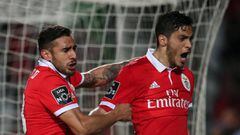Ra&uacute;l Jim&eacute;nez celebra su gol de penal con el Benfica en la victoria 1-2 ante el Vit&oacute;ria Set&uacute;bal en la jornada 29 de la liga portuguesa 2018. 