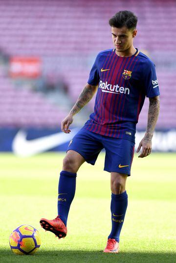 BARCELONA, SPAIN - JANUARY 08:  New Barcelona signing Philippe Coutinho is unveiled at Camp Nou on January 8, 2018 in Barcelona, Spain. The Brazilian player signed from Liverpool, has agreed a deal with the Catalan club until 2023 season.  (Photo by David