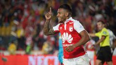 Wilson Morelo celebrando un gol con Independiente Santa Fe por Liga &Aacute;guila I-2018
