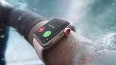 Apple Watch Series 3 permite responder llamadas, contestar correos y enviar Whatsapps desde el pico. 