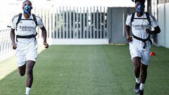 Tchouameni y Rudiger con la máscara de hipoxia en el entrenamiento con el Real Madrid.