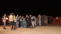 GRAF6092. TORREJ&Oacute;N DE ARDOZ (MADRID), 22/08/2021.- Un tercer avi&oacute;n espa&ntilde;ol con 110 personas evacuadas de Afganist&aacute;n ha llegado esta noche a la Base A&eacute;rea de Torrej&oacute;n (Madrid). Este ser&iacute;a el sexto vuelo que llega a Espa&ntilde;a con personas procedentes de Afganist&aacute;n tras la toma del poder hace una semana por los talibanes. EFE/I&ntilde;aki G&oacute;mez/Ministerio de Defensa SOLO USO EDITORIAL/SOLO DISPONIBLE PARA ILUSTRAR LA NOTICIA QUE ACOMPA&Ntilde;A (CR&Eacute;DITO OBLIGATORIO)