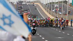 El pelot&oacute;n del Giro de Italia durante la segunda etapa de la competencia en Israel.