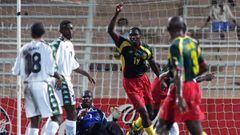Uno de los goles de Camer&uacute;n a Costa de Marfil en 2000. 