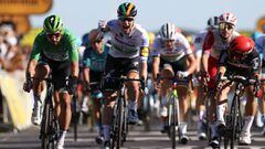 El irland&eacute;s Sam Bennett celebra su victoria al esprint en la d&eacute;cima etapa del Tour de Francia 2020 en Saint-Martin de R&eacute;.