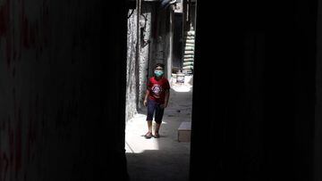 Nablus (-), 18/06/2020.- Palestinian refugee boy wearing a face mask walks at Al Ein refugee camp near the West Bank City of Nablus, 18 June 2020 (issued 19 June 2020). World Refugee Day is marked on 20 June each year to highlight the suffering of the ten