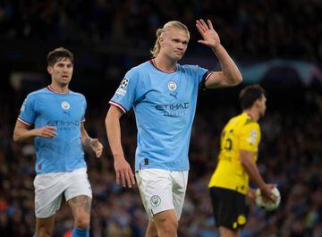 Haaland celebrates scoring the second and winning goal during the UEFA Champions League Group G match between Manchester City and Borussia Dortmund