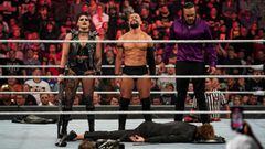 Rhea Ripley, Finn Balor y Damian Priest, tras atacar a Edge en Raw.