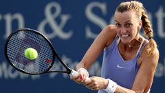 MASON, OHIO - AUGUST 15: Petra Kvitova of Czech Republic returns a shot to Jil Teichmann of Switzerland during the Western & Southern Open at Lindner Family Tennis Center on August 15, 2022 in Mason, Ohio.   Matthew Stockman/Getty Images/AFP
== FOR NEWSPAPERS, INTERNET, TELCOS & TELEVISION USE ONLY ==