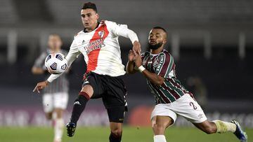 BUENOS AIRES, ARGENTINA - MAY 25: Mat&iacute;as Su&aacute;rez of River Plate fights for the ball with Samuel Xavier of Fluminense during a group D match of Copa CONMEBOL Libertadores 2021 between River Plate and Fluminense at Estadio Monumental Antonio Vespucio Liberti on May 25, 2021 in Buenos Aires, Argentina. (Photo by Juan Mabromata-Pool/Getty Images)