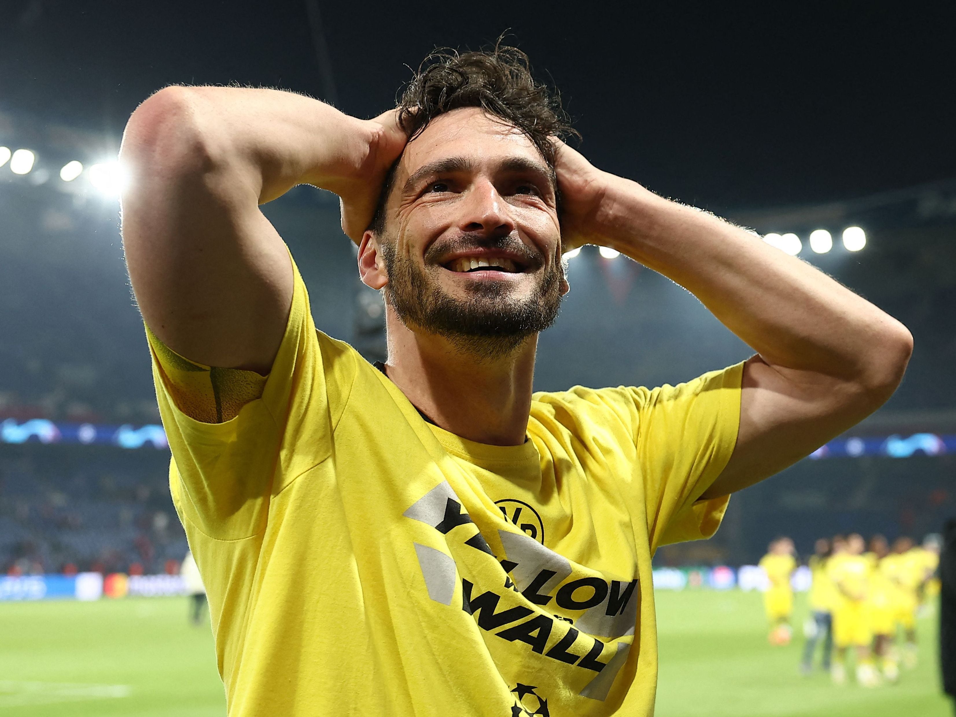 Dortmund's German defender #15 Mats Hummels celebrates Dortmund's victory at the end of their UEFA Champions League semi-final second leg football match against Paris Saint-Germain (PSG) at the Parc des Princes stadium in Paris on May 7, 2024. (Photo by FRANCK FIFE / AFP)