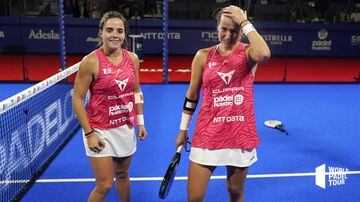 Ariana Sánchez, llorando, y Paula Josemaría, celebran la victoria en el Madrid Master 2022.