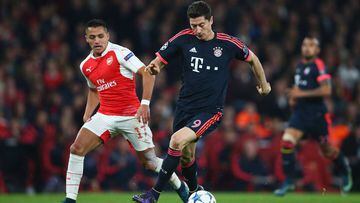  Robert Lewandowski of Bayern Munich is chased by Alexis Sanchez of Arsenal 