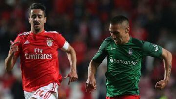LISBON, PORTUGAL - APRIL 22:  Leandro Barrera of CS Maritimo in action during the Liga NOS match between SL Benfica and CS Maritimo at Estadio da Luz on April 22, 2019 in Lisbon, Portugal.  (Photo by Gualter Fatia/Getty Images)