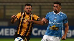 The Strongest's Argentine forward Enrique Triverio (L) and Sporting Cristal's Brazilian defender Ignacio da Silva fight for the ball during the Copa Libertadores group stage first leg football match between Peru's Sporting Cristal and Bolivia's The Strongest, at the National stadium in Lima, on May 2, 2023. (Photo by CRIS BOURONCLE / AFP)