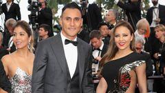 Keylor Navas con su mujer Andrea Salas a su llegada al Festival de Cannes para la presentaci&oacute;n de la pel&iacute;cula biogr&aacute;fica del futbolista, &quot;Hombre de fe&quot;. 