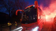 El autocar del Liverpool, atacado en Mánchester