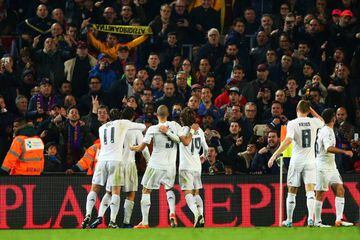 Real Madrid's players celebrate Cristiano Ronaldo's winner against Barça.