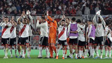 River Plate's players wave after defeating Platense during the Argentine Professional Football League Tournament 2023 match at El Monumental stadium, in Buenos Aires, on May 21, 2023. (Photo by ALEJANDRO PAGNI / AFP)