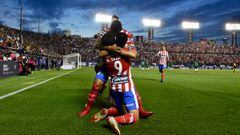 El Atl&eacute;tico de San Luis celebra un gol durante un partido en su estadio.