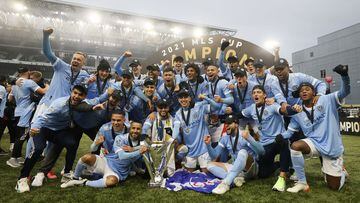 Dec 11, 2021; Portland, OR, USA; Members of the New York City FC celebrate after defeating the Portland Timbers in the 2021 MLS Cup championship game at Providence Park. Mandatory Credit: Jaime Valdez-USA TODAY Sports
 PUBLICADA 14/12/21 NA MA25 3COL