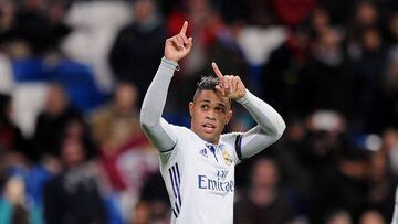MADRID, SPAIN - NOVEMBER 30:  Mariano Diaz Mejia of Real Madrid CF celebrates after scoring Real&#039;s 5th and his 3rd goal during the Copa del Rey last of 32 match between Real Madrid and Cultural Leonesa at estadio Santiago Bernabeu on November 30, 2016 in Madrid, Spain.  (Photo by Denis Doyle/Getty Images)
