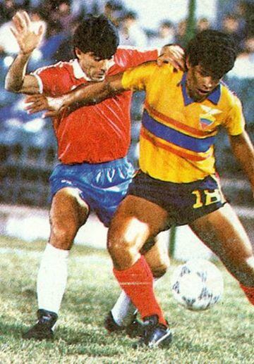 Trigoleador del fútbol chileno, Rubén Martínez tuvo muy pocas chances en la selección chilena y sólo jugó 12 partidos, donde marcó dos goles.
