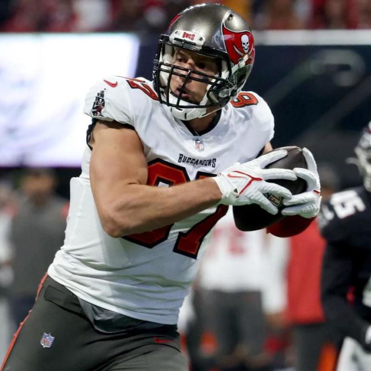 NFL analyst on TE Rob Gronkowski and his chances of joining the Buccaneers  in 2022