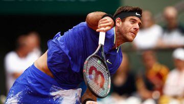 PARIS, FRANCE - JUNE 03:  Juan Martin Del Potro of Argentina serves in his men&#039;s singles third round match against Andy Murray of Great Britain during day seven of the French Open at Roland Garros on June 3, 2017 in Paris, France.  (Photo by Adam Pretty/Getty Images)