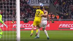 ¡Gary salió lesionado!: el durísimo choque de Medel con Zlatan